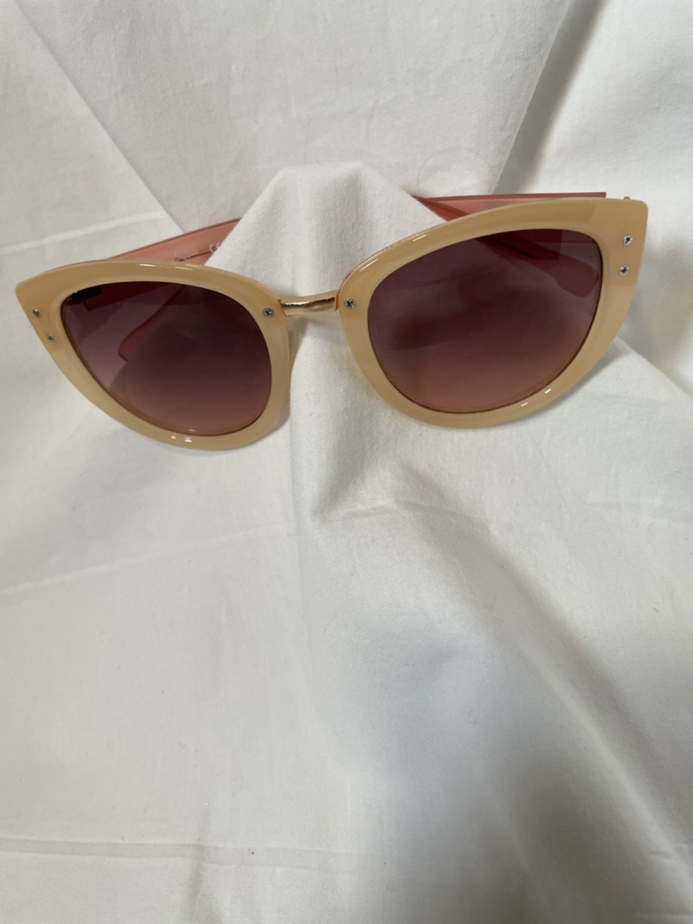 Jessica Simpson sunglasses